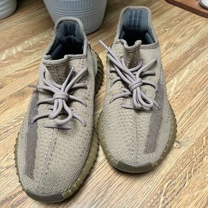 Yeezy 350 V2 Earth size 7